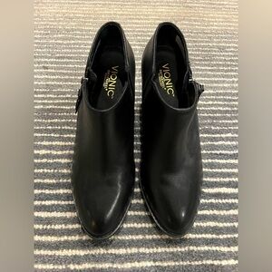 Vionic Upright Taber‎ Black booties size 7 Excellent Condition